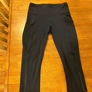 Lululemon navy blue crop tights